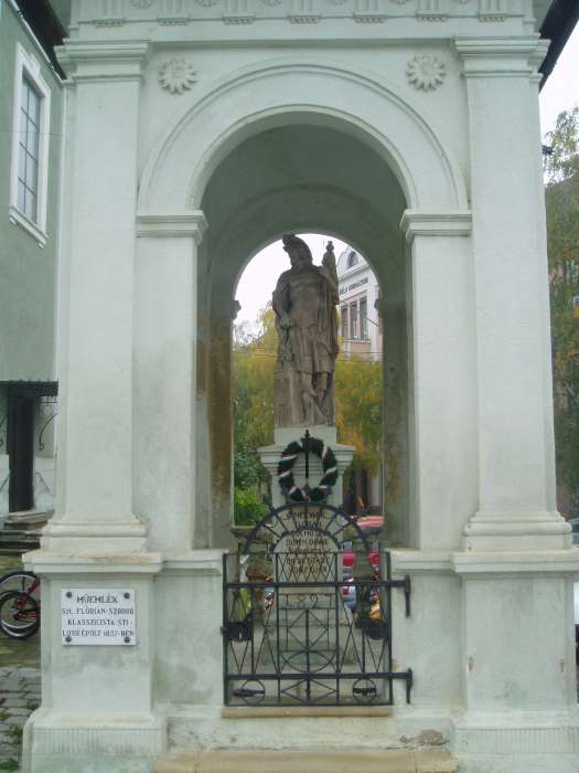 Baja, Szent Imre tér: Szent Flórián-szobor 1.kép.jpg Baja, Szent Imre tér: Szent Flórián-szobor 1.kép.jpg