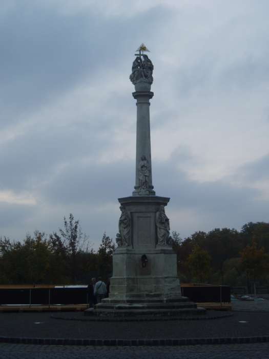 Baja, Szentháromság tér: Szentháromság oszlop.jpg Baja, Szentháromság tér: Szentháromság oszlop.jpg