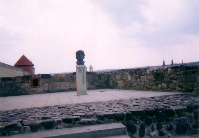 Eger, Vár: Balassi Bálint szobra.jpg Eger, Vár: Balassi Bálint szobra.jpg