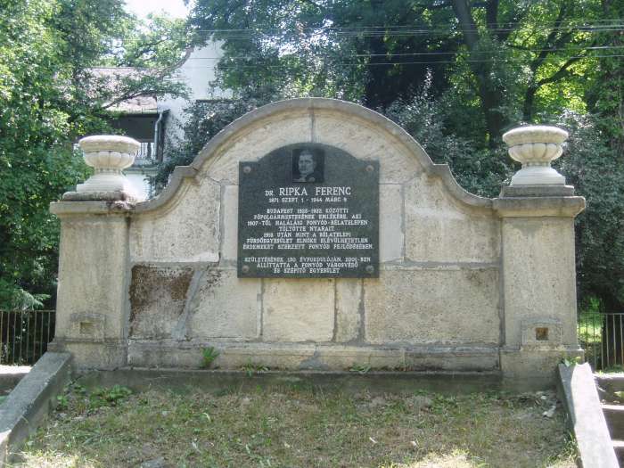 Fonyód, Bartók u. 42. Ripka Ferenc emlékműve.jpg Fonyód, Bartók u. 42. Ripka Ferenc emlékműve.jpg
