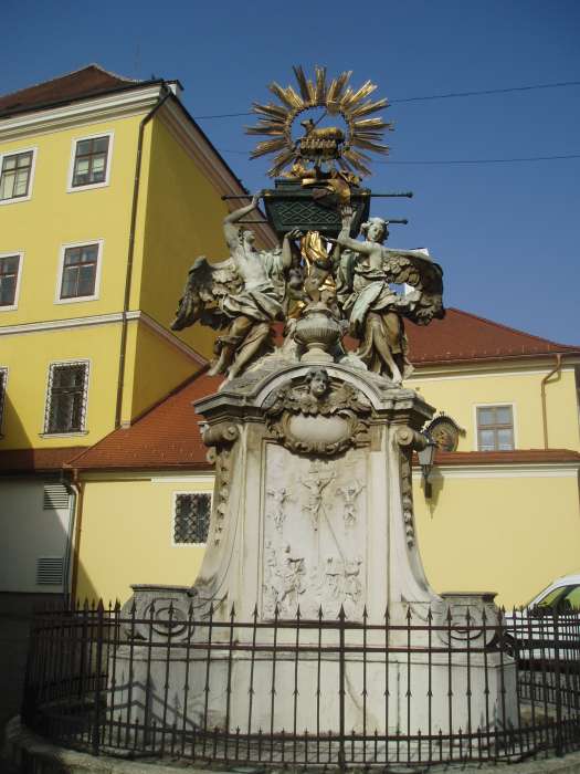 Győr, Gutenberg tér. Frigyláda.jpg Győr, Gutenberg tér. Frigyláda.jpg