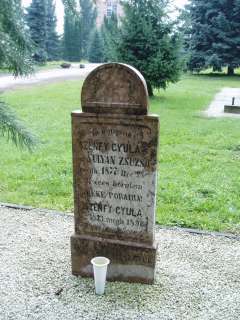 Nyíregyháza, Pazonyi tér, Északi temető: Szénfy Gyula.jpg Nyíregyháza, Pazonyi tér, Északi temető: Szénfy Gyula.jpg