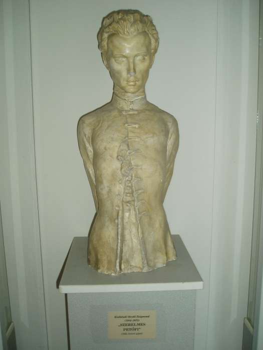 Pápa, Március 15. tér 09. 10.kép.jpg Pápa, Március 15. tér 09. 10.kép.jpg