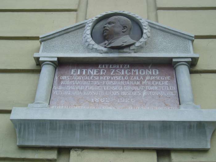 Sümeg, Kossuth u. 35.jpg Sümeg, Kossuth u. 35.jpg