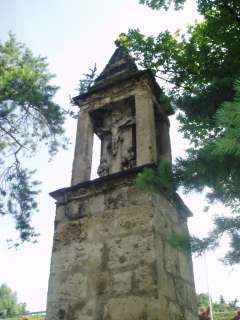 Sopron, Bécsi út 38. után. Fehér kereszt.jpg Sopron, Bécsi út 38. után. Fehér kereszt.jpg