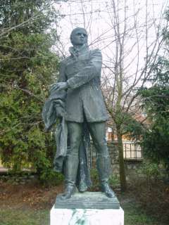 Tapolca, Batsányi tér: Batsányi János szobra.jpg Tapolca, Batsányi tér: Batsányi János szobra.jpg